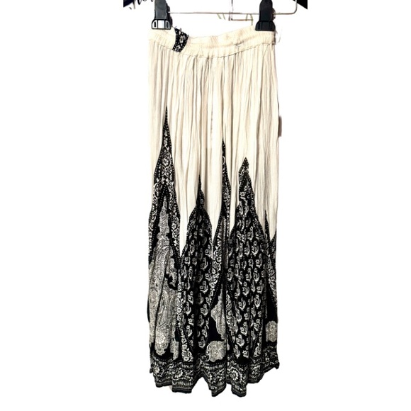 NWT! Bohemian Black and White Skirt - Picture 2 of 2
